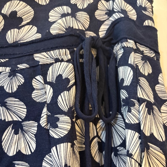 Navy Blue cream floral skirt Size 14 - Picture 2 of 7